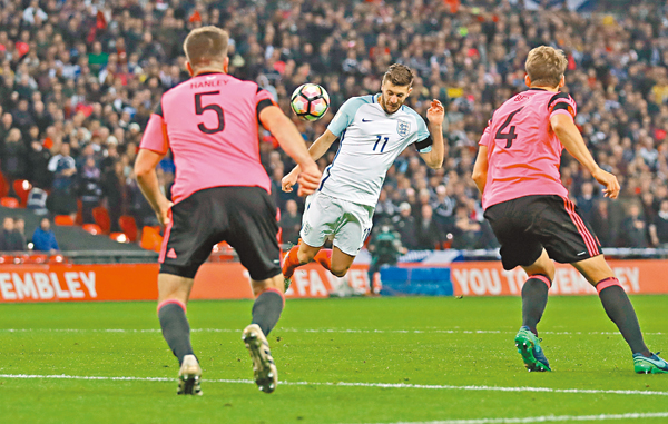  门兴格拉德巴赫高空轰炸奏效，头球攻门接连洞穿对手城池